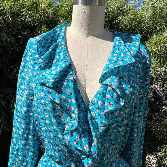 Veronica Beard dress, color blue with red and white flowers, size 8 - Picture 3 of 9